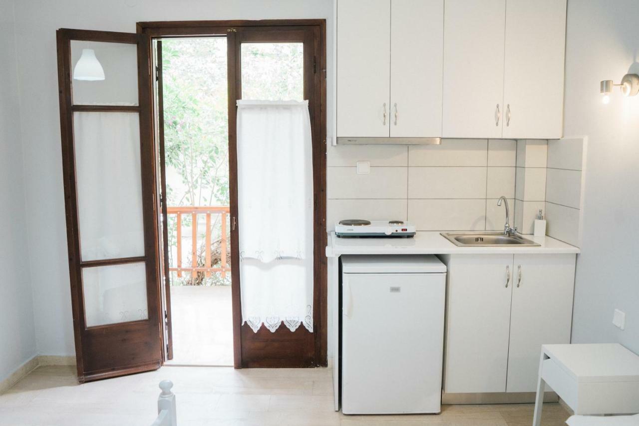 Afroditi Pansion Ayios Nikitas Ngoại thất bức ảnh